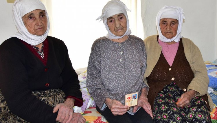 112 Yaşındaki Ayşe Nine, 'Maşallah' Dedirtiyor