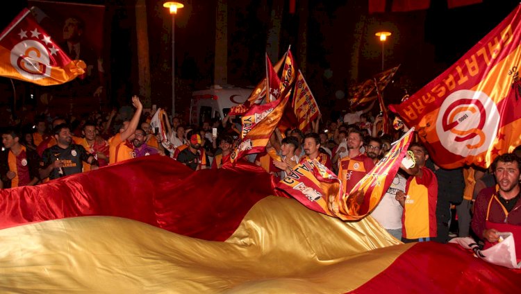 Galatasaraylılar Şampiyonluğu Kutladı