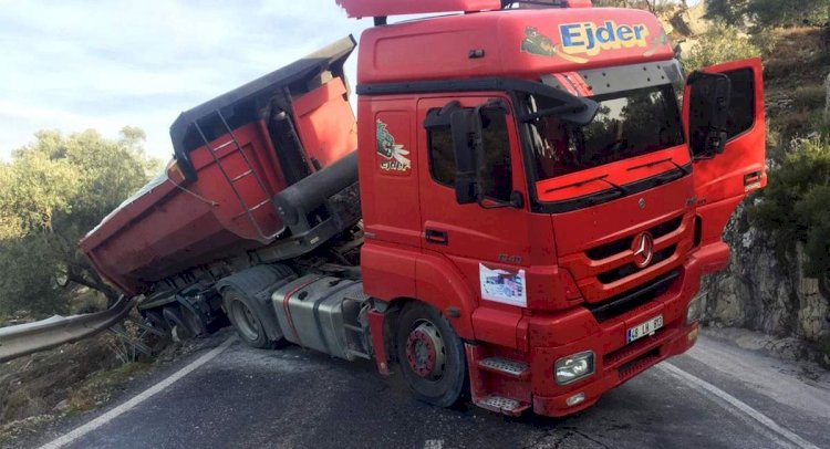 Milas’ta TIR ve Traktör Kazası