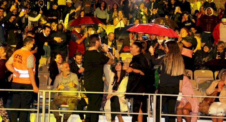 Akçıl'dan Yağmur Altında Konser