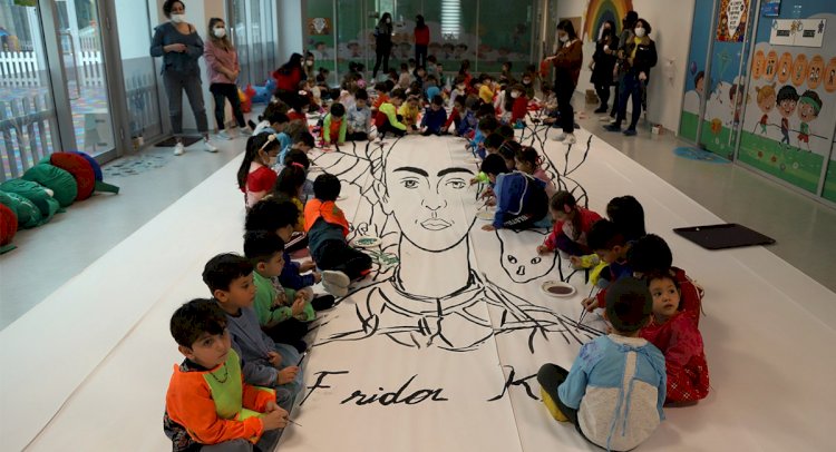 Minik Öğrencilerden Dev Frida Portresi