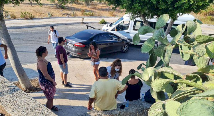 Turistleri Taşıyan Minibüs Kaza Yaptı
