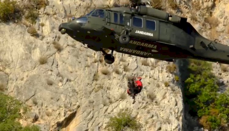 Paraşütçüler Helikopterle Kurtarıldı