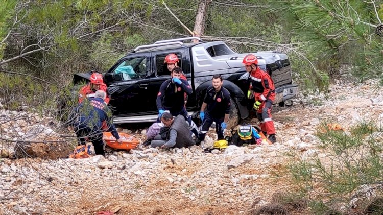 Kaza Yapan Kamyonetin Sürücüsü Yaralandı