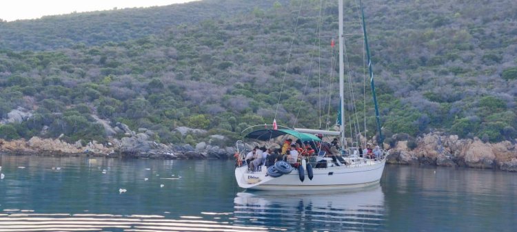 Yelkenlide 69 Göçmen Yakalandı