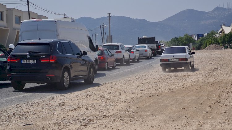 Bodrum'da Trafik Yine Kilitlendi