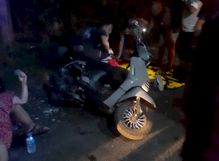 Kamyonet Motosiklete Çarptı; 2 Yaralı