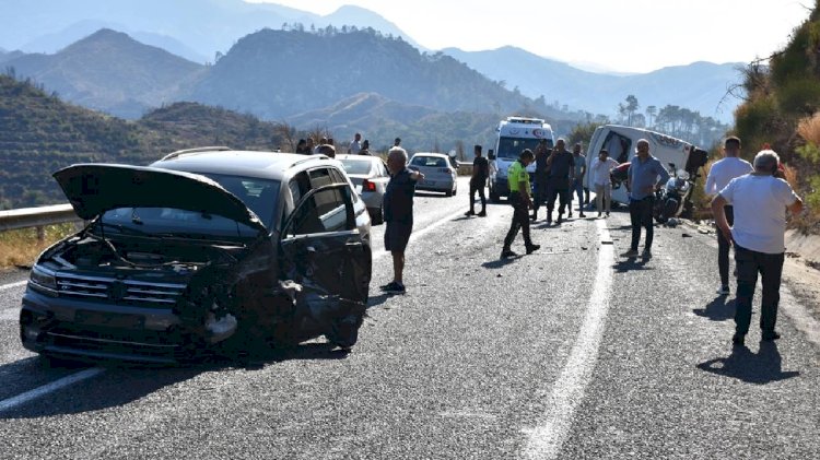İki Araç Çarpıştı, 5 Kişi Yaralandı