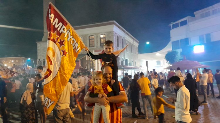 Galatasaraylılar Şampiyonluğu Kutluyor