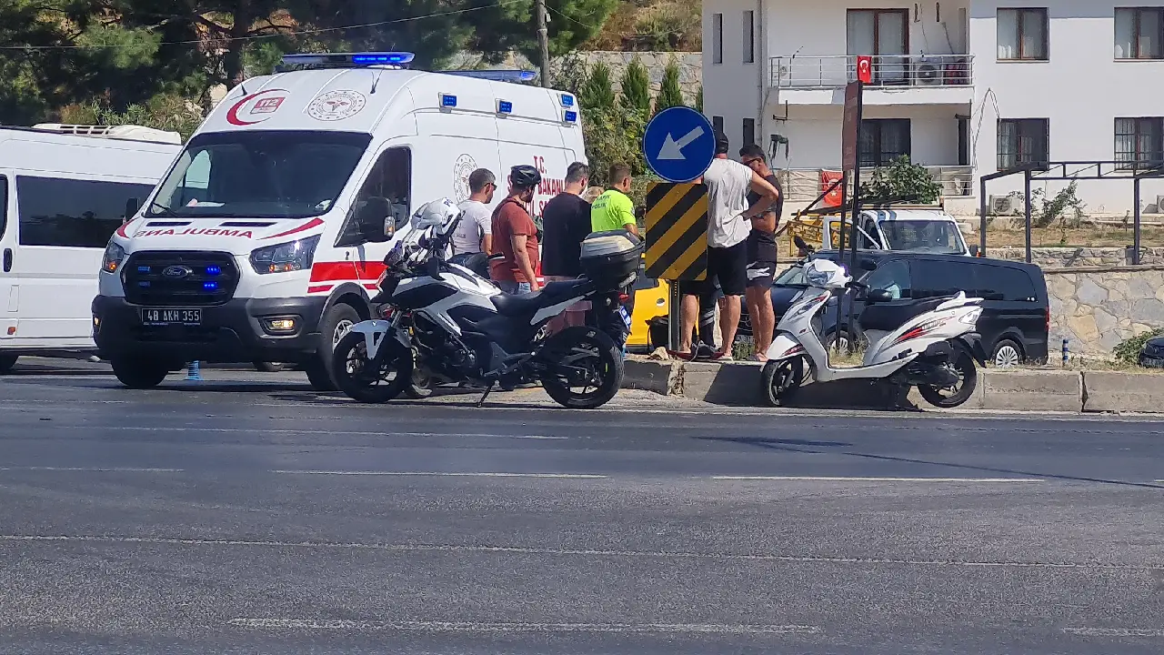 Motosikletli Rus Turistler Yaralandı